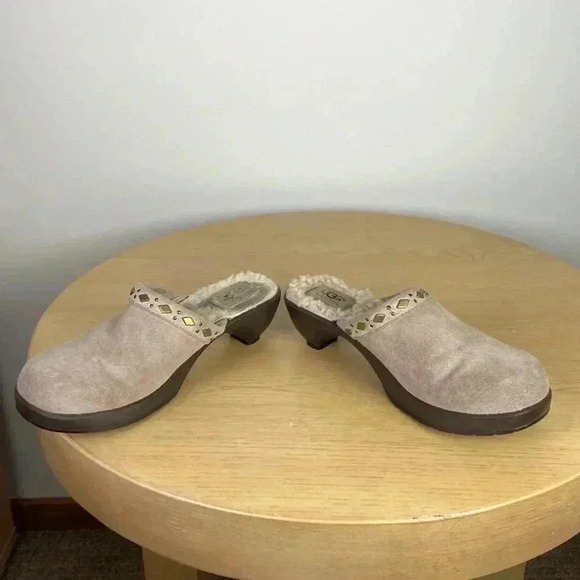UGG Heeled Clogs Women's 6.5 Faux Furt Mules Comfortable Casual Supportive Shoe - Picture 3 of 6